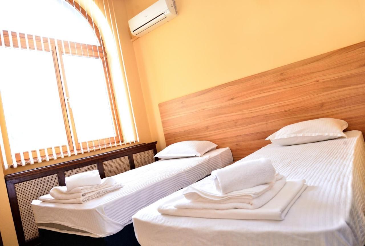 Отель Hotel Cascade Плевен