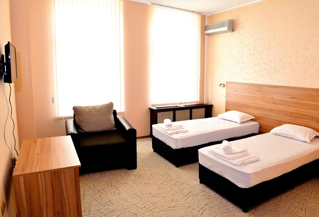 Отель Hotel Cascade Плевен